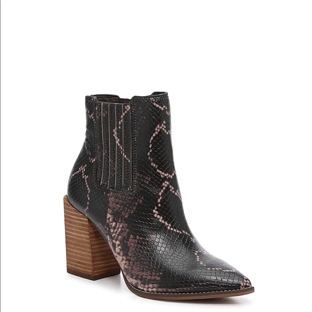 Brand new in box Steve Madden snake skin boots
